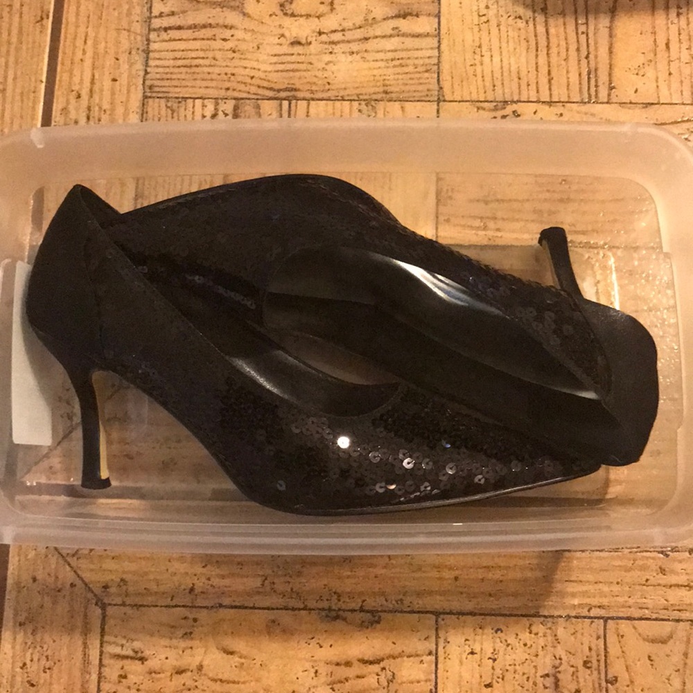 Heels - Picture 2 of 3